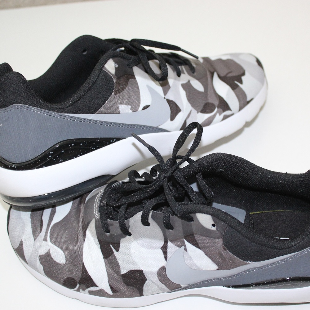 Men's Nike Air Max Siren Camo Size 11.5